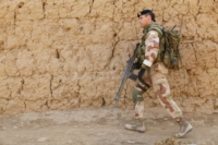 Norsk soldat på patrulje i Afghanistan