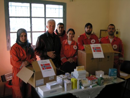 Utlevering av medisiner og utstyr til Røde Kors i Chebaa
