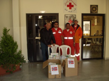 Utlevering av medisiner og utstyr til Røde Kors i Marjayoun