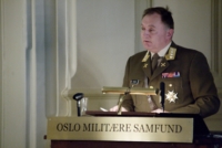 Forsvarssjefen under talen til Oslo Militære Samfunn